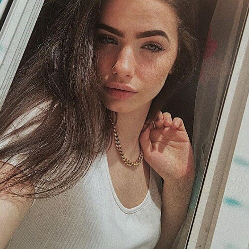 soy una chica algo callada 